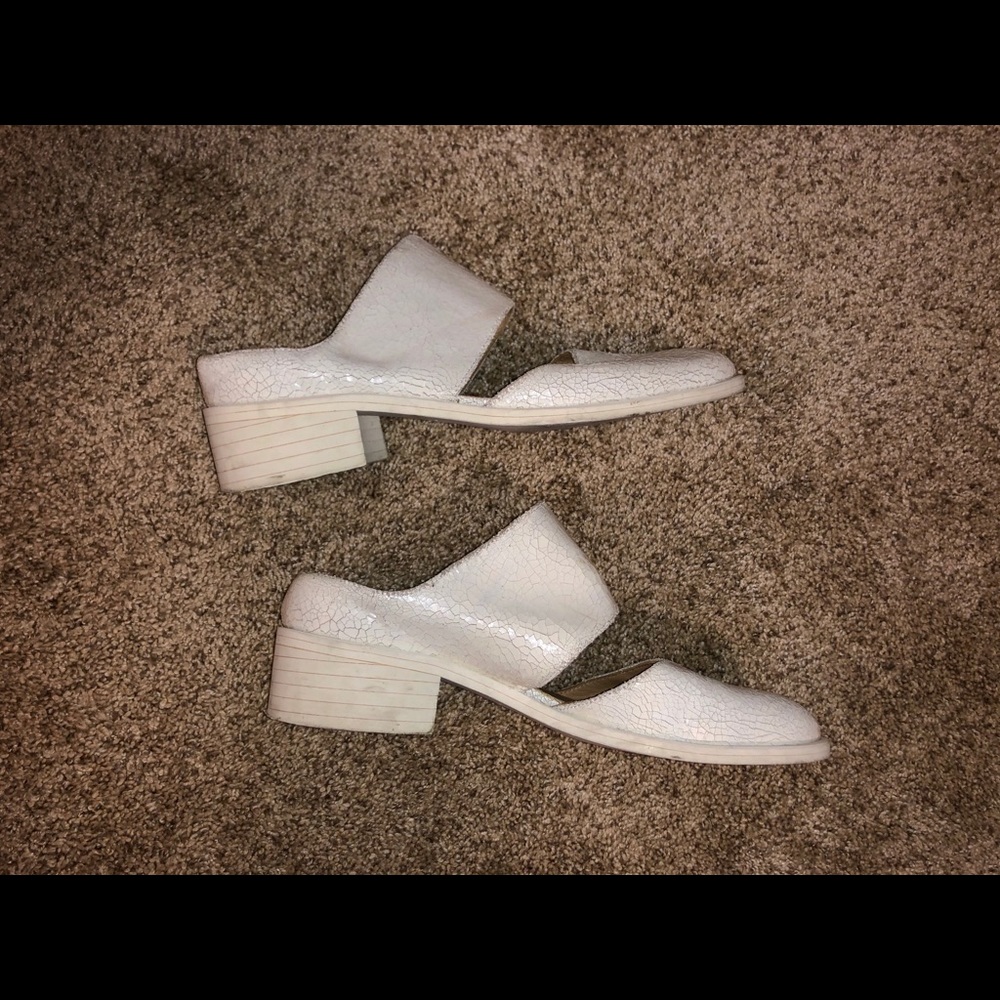 LOQ Leather Mules - Picture 5 of 7